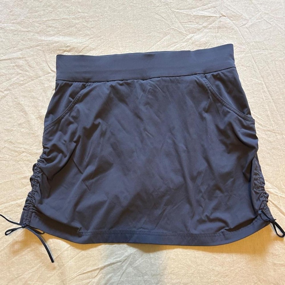 Columbia navy blue skort